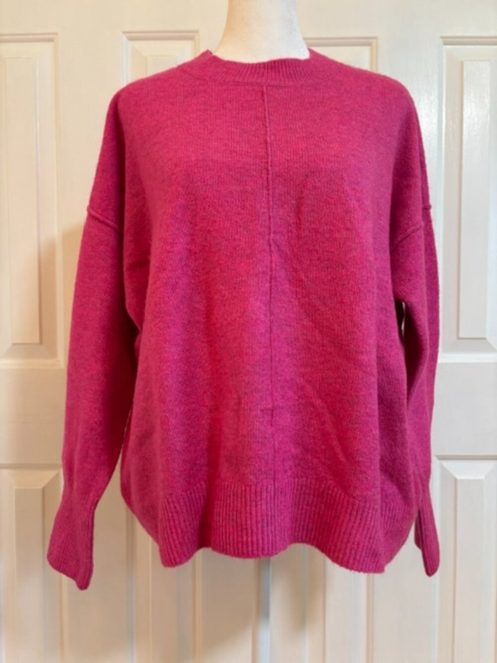 NWOT Vince Camuto Bright Pink Center Seam Crew Neck Pullover Sweater Size Small